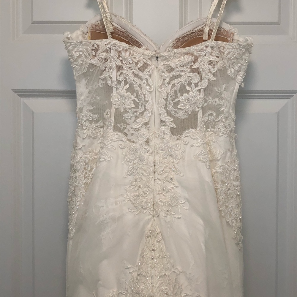 Wedding Dress - Picture 15 of 16